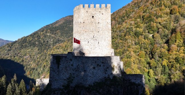 Zil Kale Gezi Rehberi | Fırtına Vadisi’nin Tarihi Bekçisi