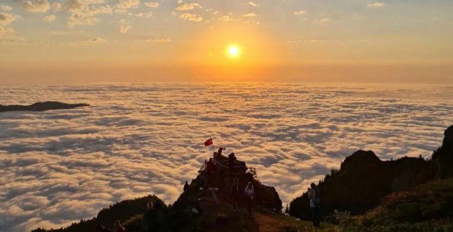 Huser Yaylası Gezi Rehberi | Bulutların Üstünde Bir Cennet